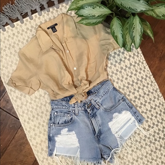 Urban Outfitters Tops - Perfect Vintage Linen Tie Front Top